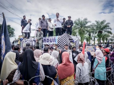 Dari Aksi Demo PDP Kahyangan, Bupati Jember: Penyertaan Modal Harus Hati-hati